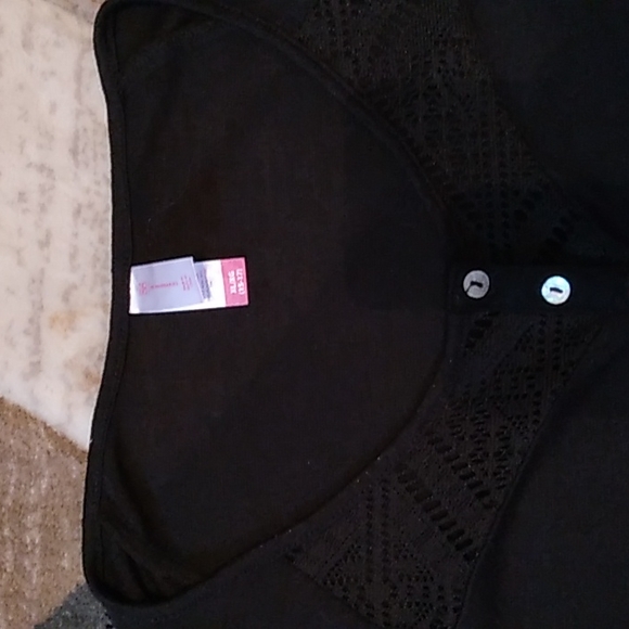 Woman's black causal shirt - Picture 2 of 4